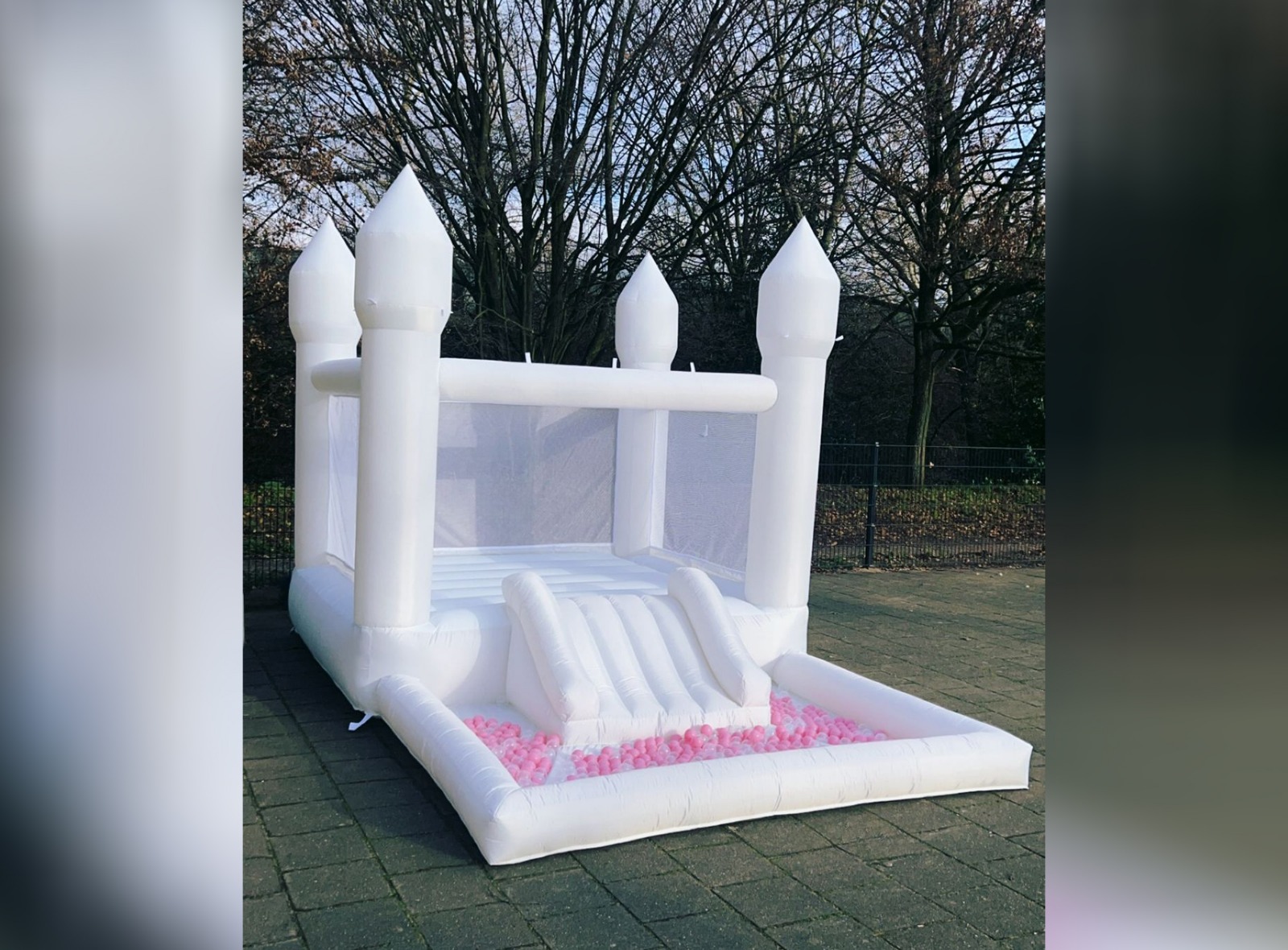 Springkussen met glijbaan en ballenbak